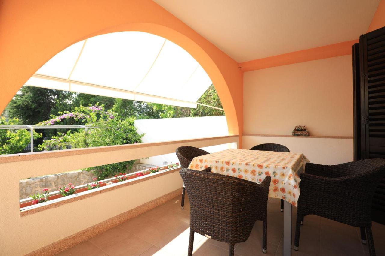 Apartmani Lovorka Punat Exterior foto