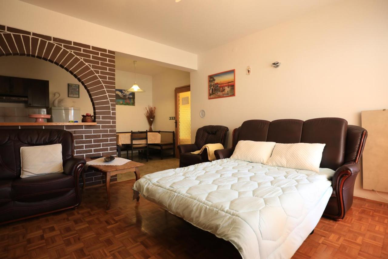 Apartmani Lovorka Punat Exterior foto