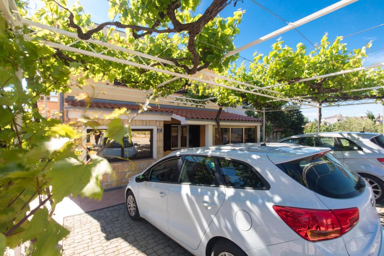 Apartmani Lovorka Punat Exterior foto