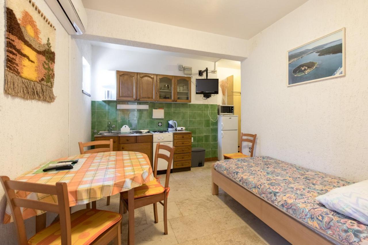 Apartmani Lovorka Punat Exterior foto
